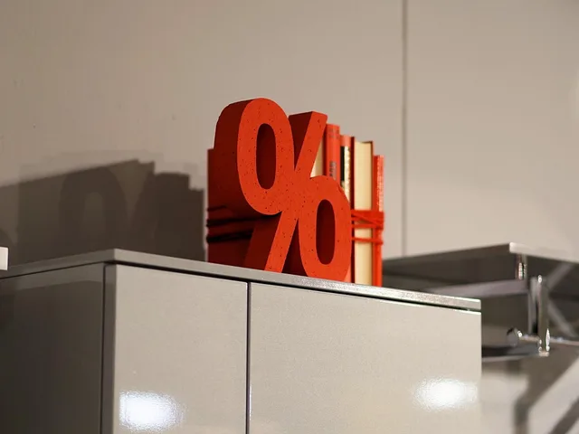 sale, reduced, trade, special price, percent, price, business, load, advertising, shopping, price tag, red, best price, shop, a notice, purchasing, commercial, sign, percent, percent, percent, percent, percent. Bruttopris eller nettopris: Hvilken størrelse bør danske indkøbere følge?