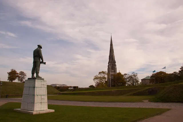 kastellet, citadel, memorial, military, statue, church, st alban, culture, copenhagen, city, capital, danish, historic, tradition, denmark, scandinavian, nordic. CSRD-omfang for danske virksomheder: Sådan afgøres det af børsnotering, regnskabsklasse og 2-af-3-kriteriet