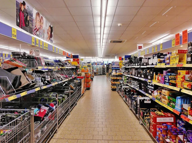 supermarket, shelves, shopping, shelf street, supermarket shelves, purchase market, product range, sb-market, supermarket, supermarket, supermarket, supermarket, supermarket. Efterspørgslen efter danske produkter: Forbrug, kanaler og sæson