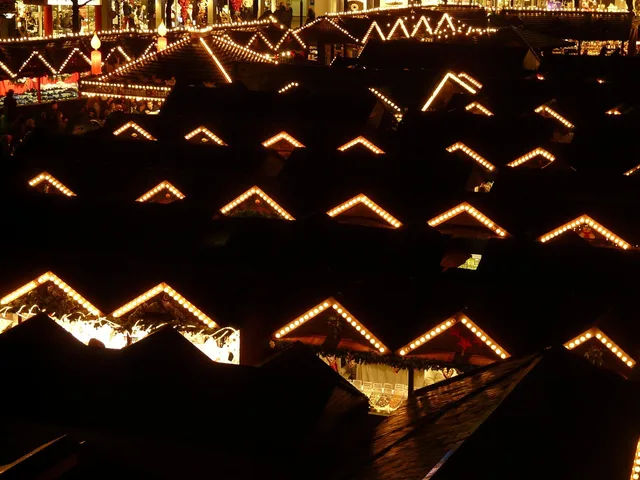 christmas market, christmas, lights, sea of lights, city, lighting, market, christmas tree, people, sale, ulm, ulmer, sales booths, buden. Sæsonmønstre i dansk efterspørgsel: Hvordan læser du dem?